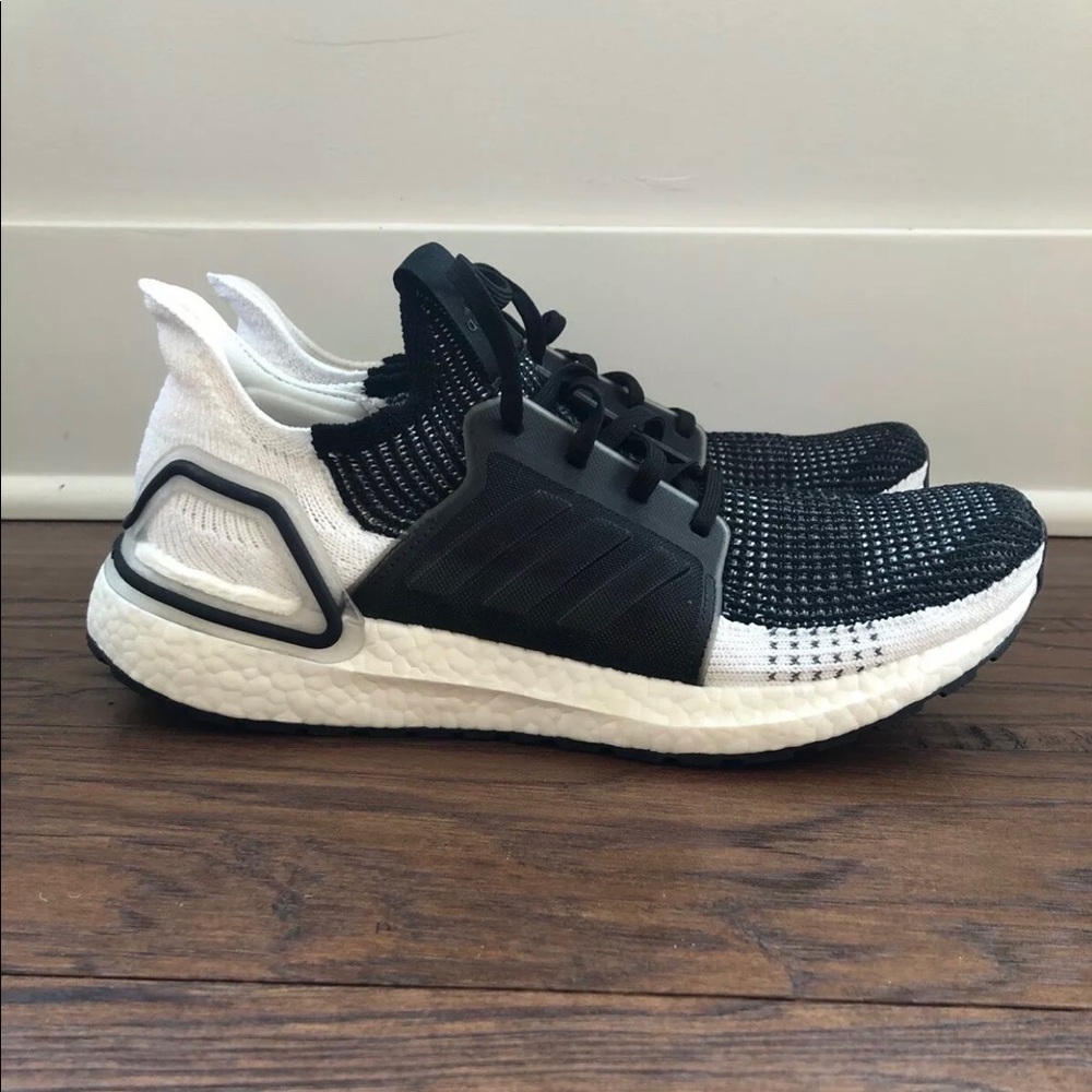 NWOT Ultraboost 19 “Oreo”